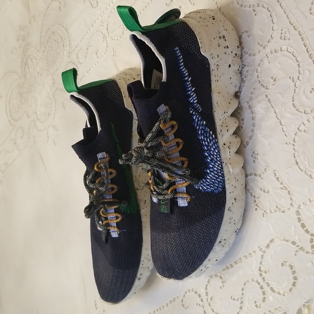 NWT Mens size 9.5 Nike Space Hippie 01 Obsidian sneakers